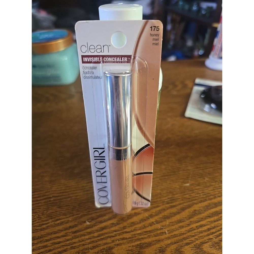 COVERGIRL Clean Invisible Lightweight Concealer‎ Honey, .32 oz